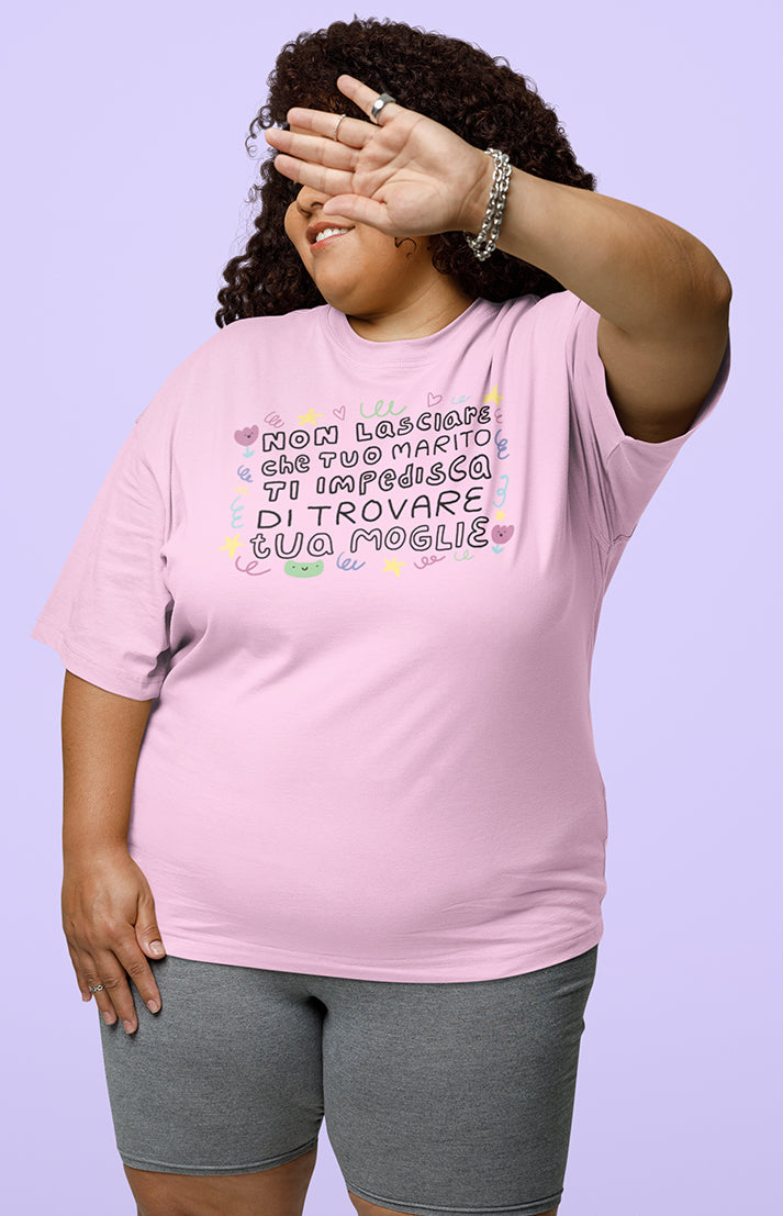 Non lasciare che tuo marito ti impedisca di trovare tua moglie - T-shirt unisex in cotone biologico - Collezione Pride