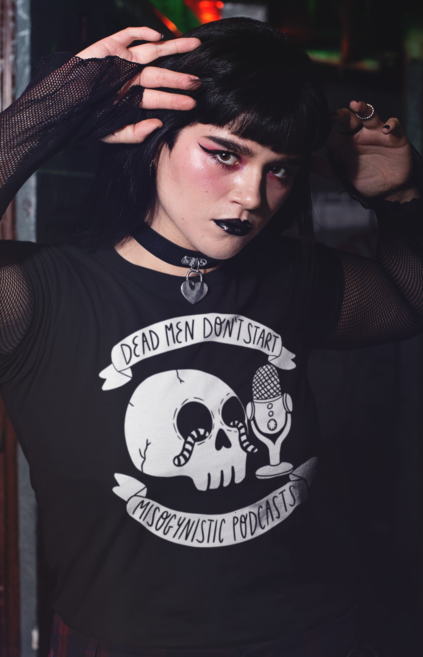 Dead men don't start misogynistic podcast - Organic unisex t-shirt