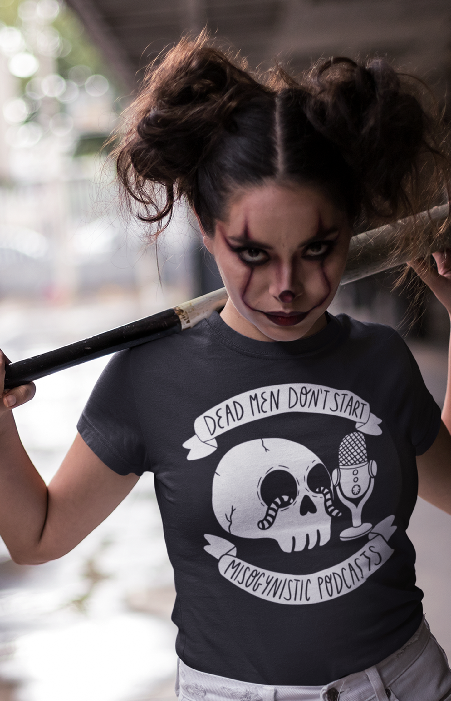 Dead men don't start misogynistic podcast - Organic unisex t-shirt