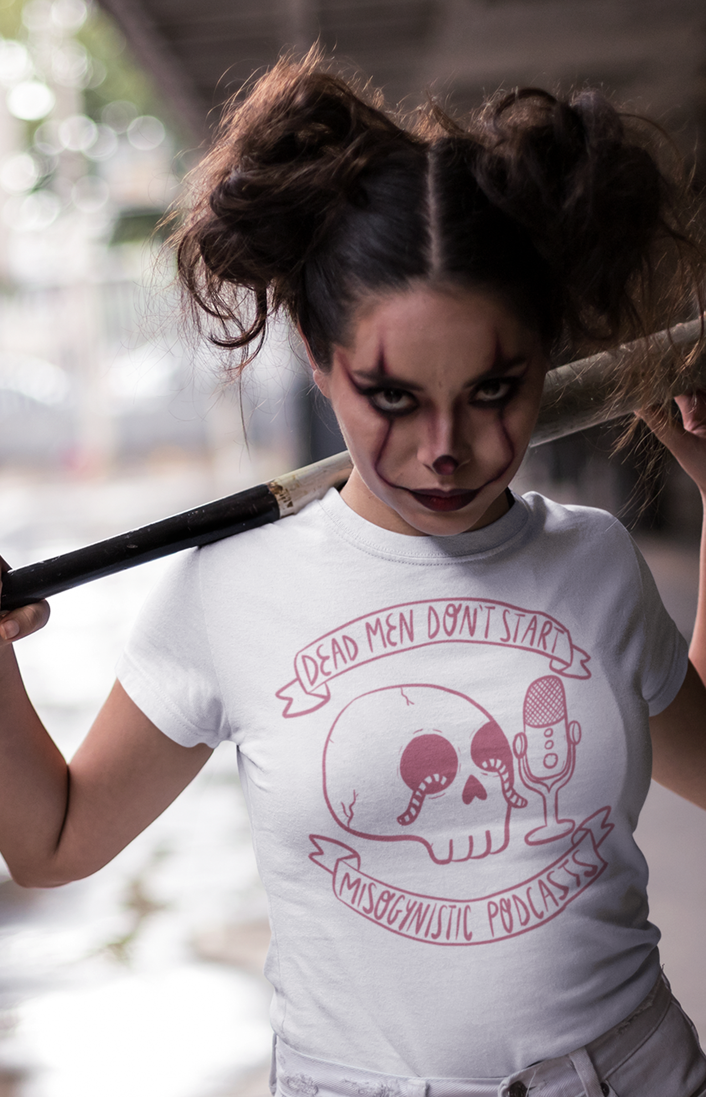 Dead men don't start misogynistic podcast - Organic unisex t-shirt