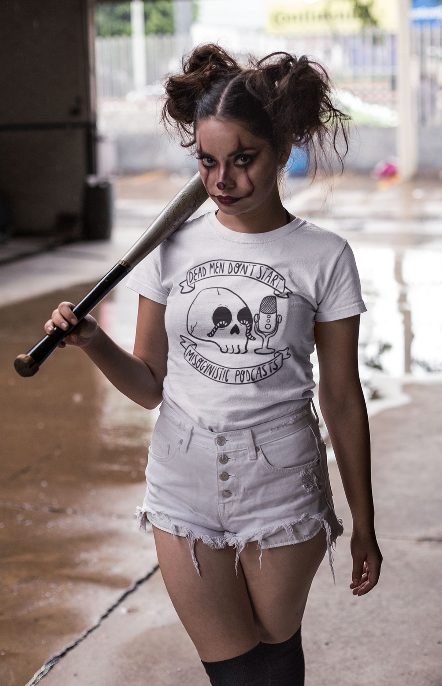 Dead men don't start misogynistic podcast - Organic unisex t-shirt