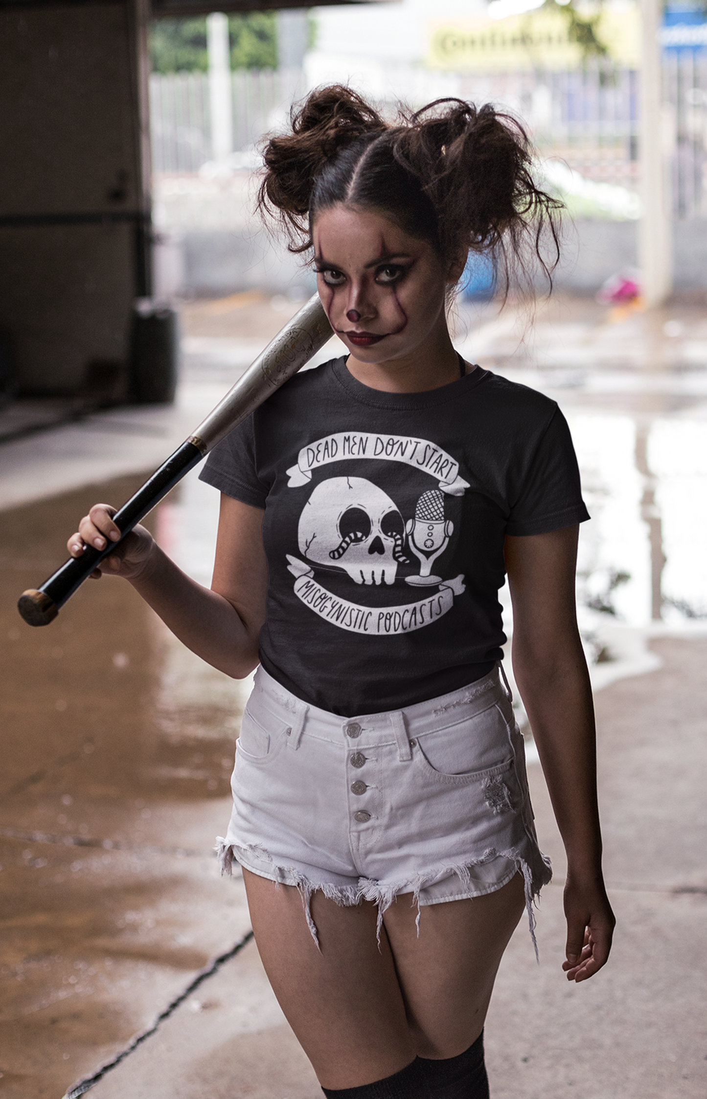 Dead men don't start misogynistic podcast - Organic unisex t-shirt