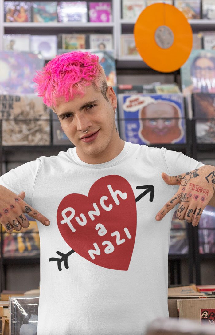 Punch a nazi - Organic unisex t-shirt