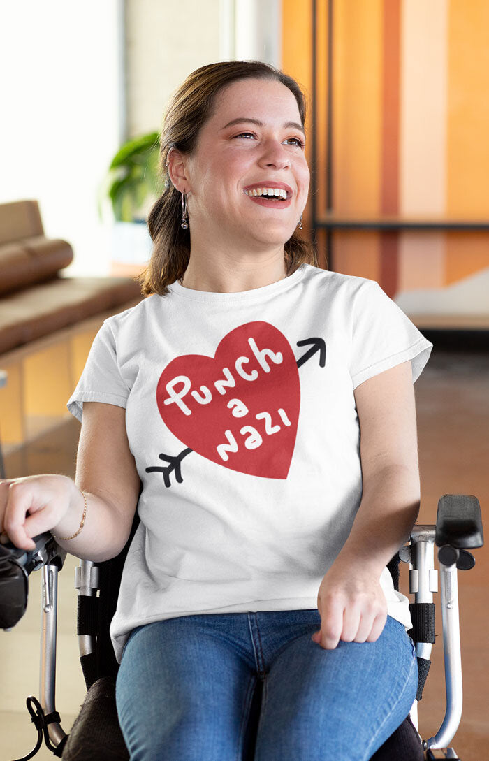 Punch a nazi - Organic unisex t-shirt