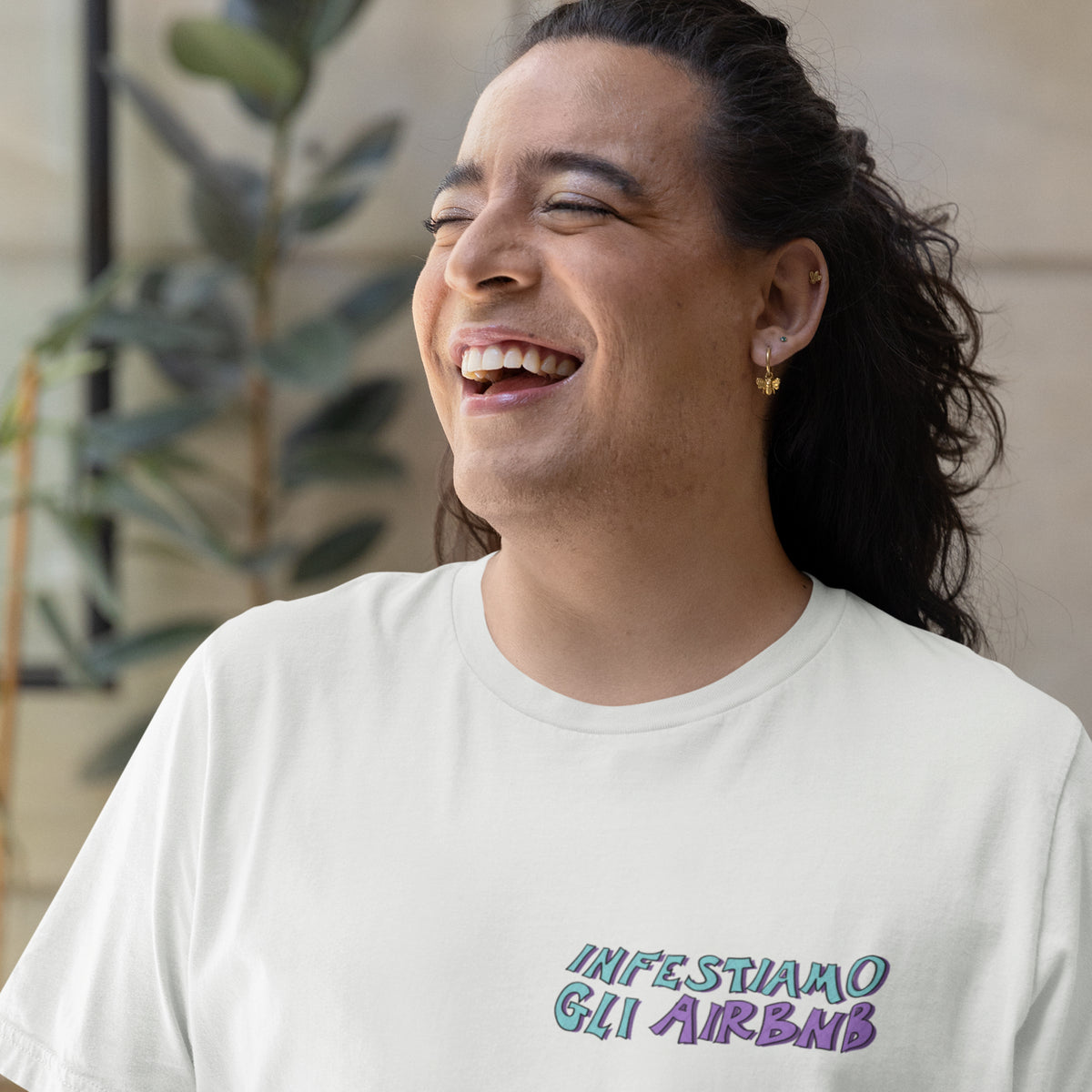 Infestiamo gli airbnb - t-shirt unisex con stampa sul retro