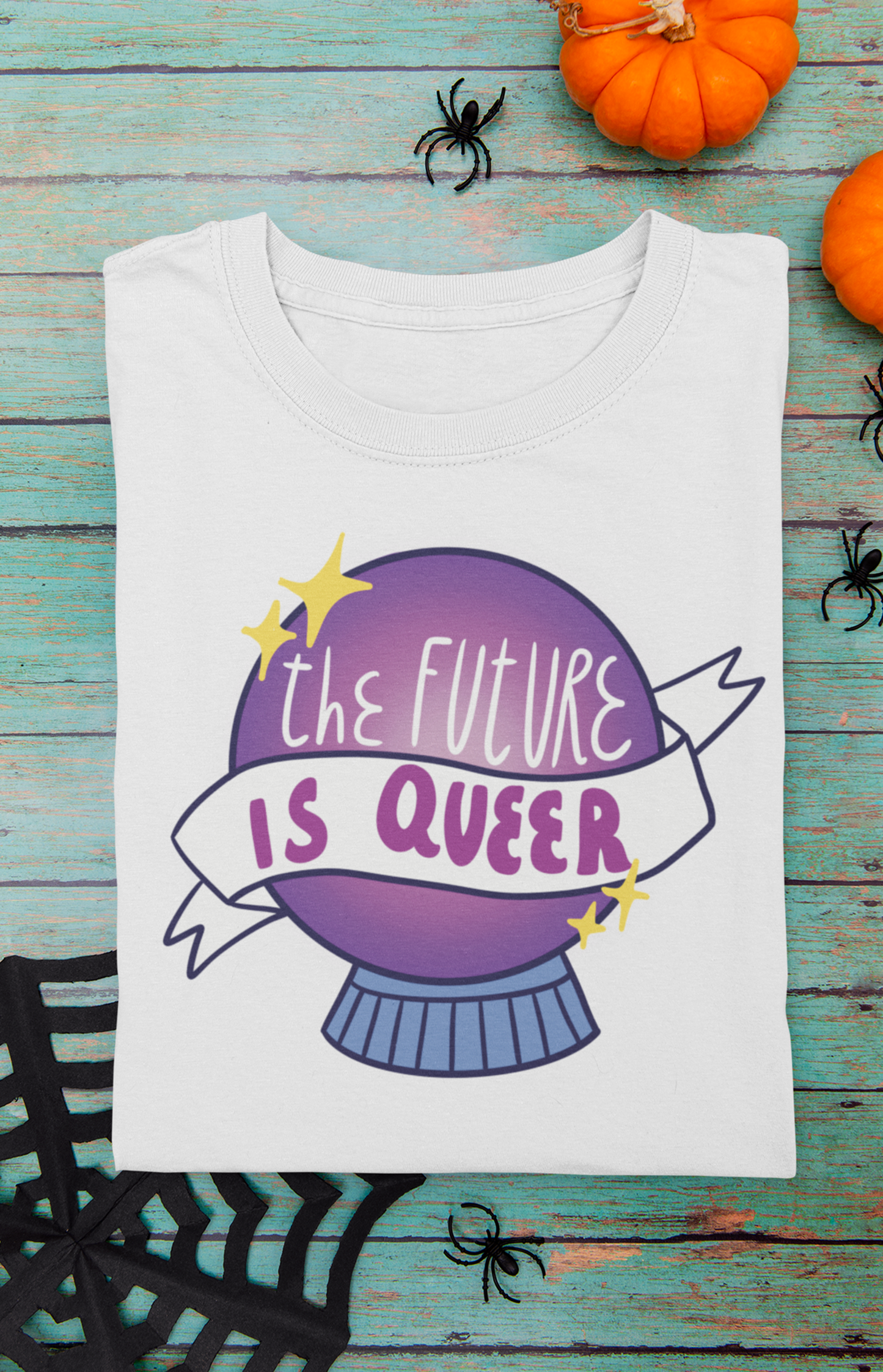 The future is queer - Organic unisex t-shirt